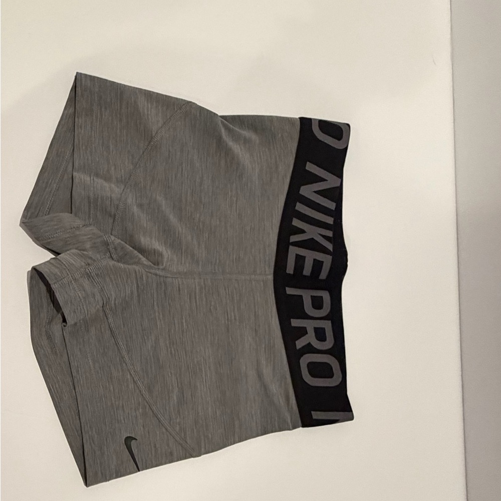 Women’s Nike Pro Gray Shorts 3’